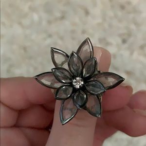 FREE WHEN BUNDLED! Cute flower ring